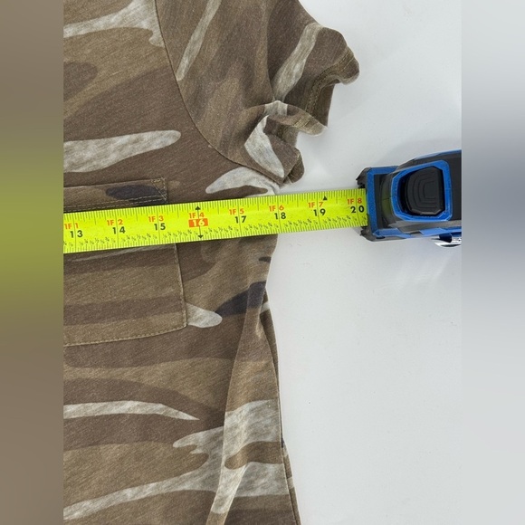 Zoe + Liv Women's Lightweight Crew Neck Camo T-Shirt - Picture 5 of 9